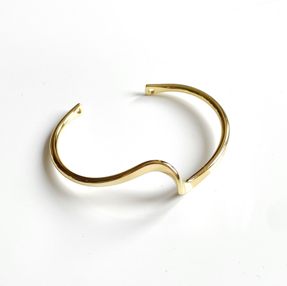 Gold Plate Wave Bangle