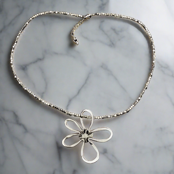 Open Flower Necklace In Silver Plate