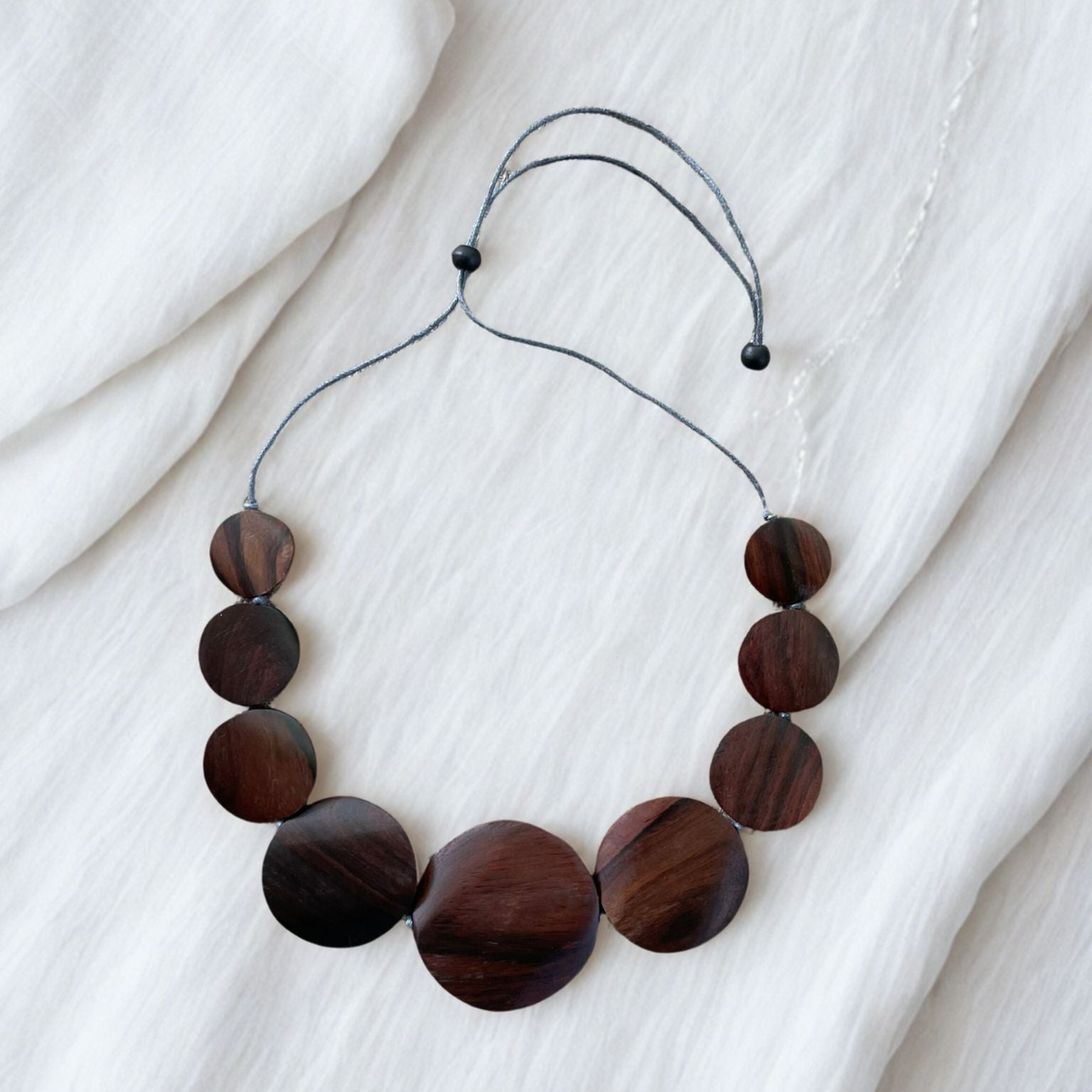 Graduated Disk Wooden Graduated Disc Necklace - Natural Wood – Suzie Blue Canada