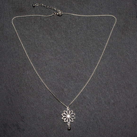 Single Flower Necklace In Silver Plate